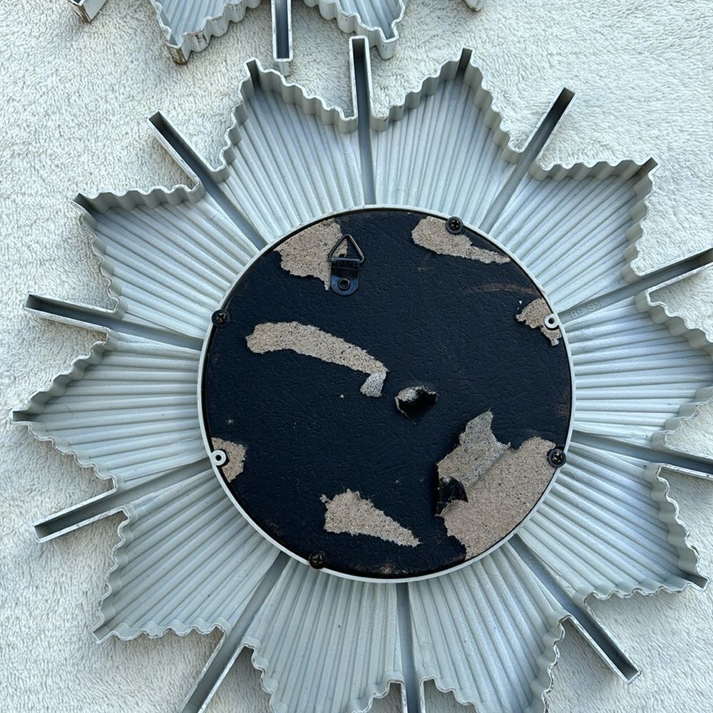 Set of 4 Plastic Star Burst Distressed Mirrors Gold /White Accents gallery wall - Picture 5 of 5